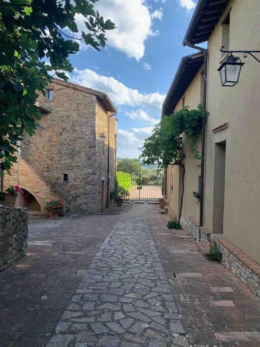 Medieval Tower In Umbria With Swimming Pool Montelagello ภายนอก รูปภาพ