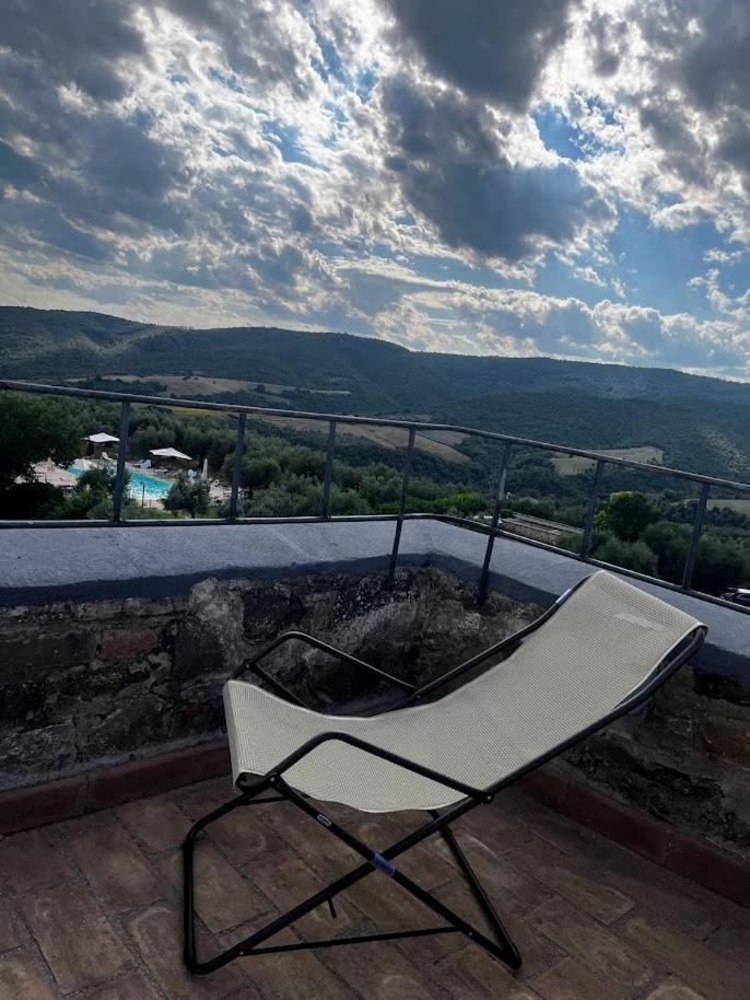 Medieval Tower In Umbria With Swimming Pool Montelagello ภายนอก รูปภาพ