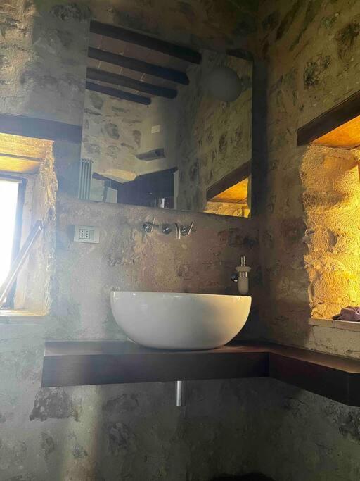 Medieval Tower In Umbria With Swimming Pool Montelagello ภายนอก รูปภาพ
